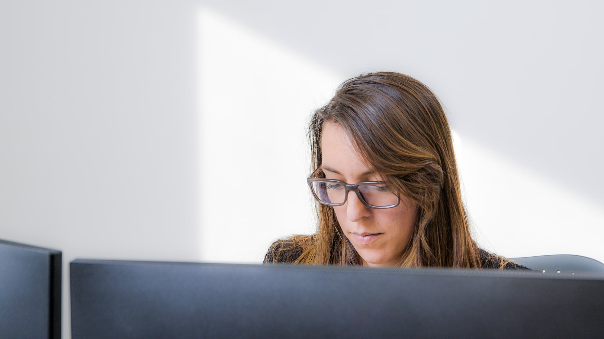 Mediolanum employee working at computer